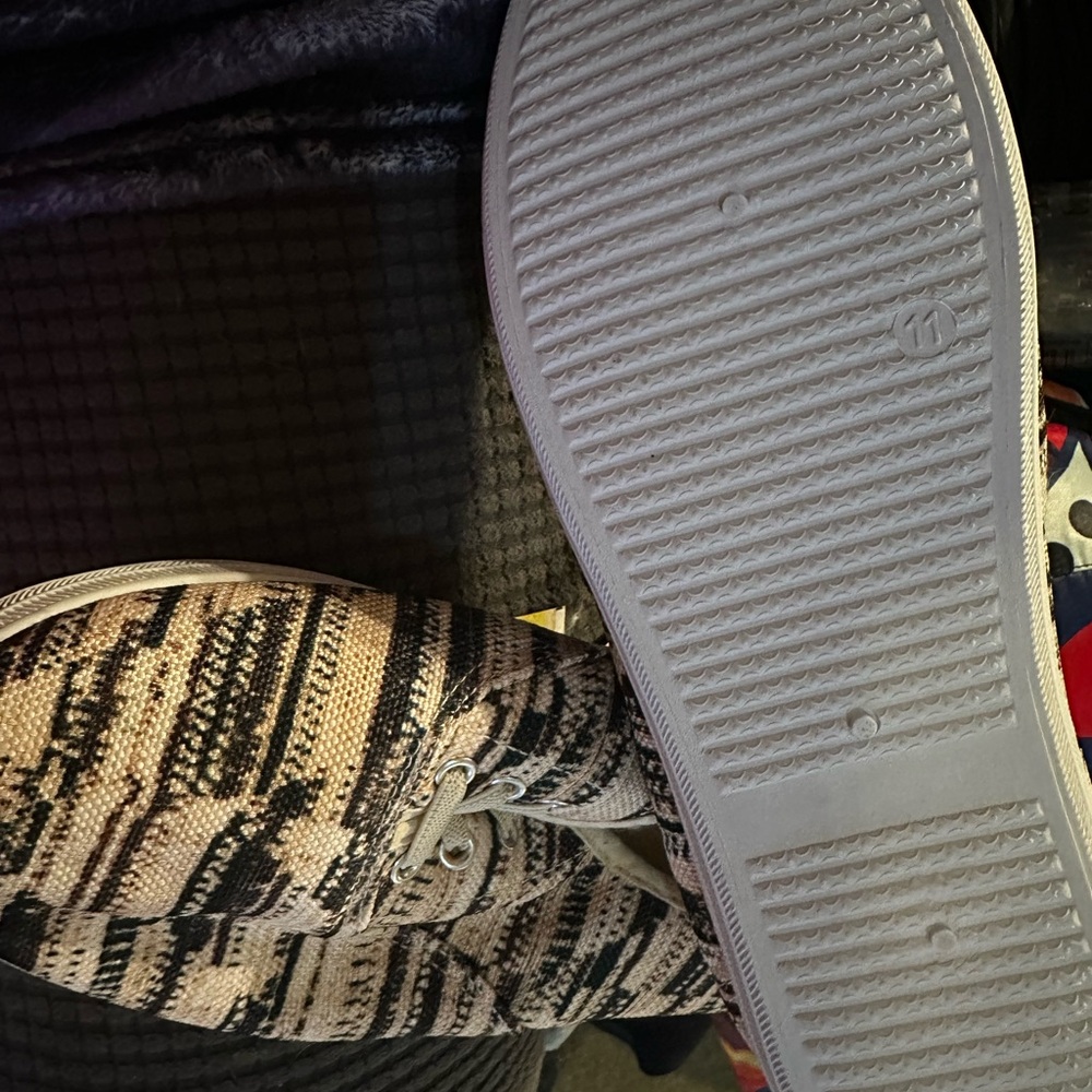 Shoes size 11